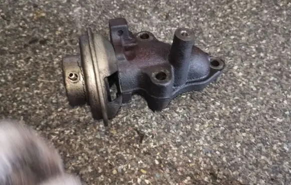 Toyota Avensis T220 EGR valve 2562027060