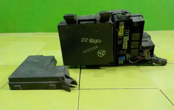 Renault Koleos I Fuse box set 284B7JY00A 18AB22