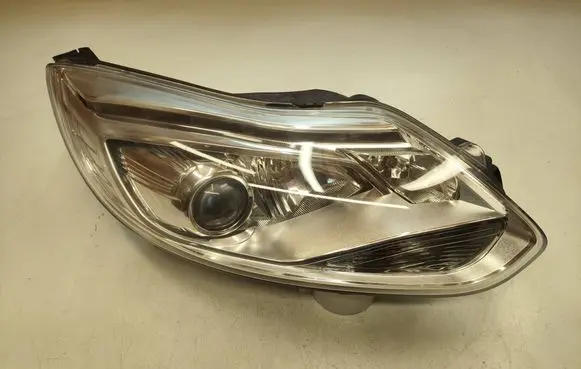 Ford Focus Headlight/headlamp 1481914820 25175 A14821