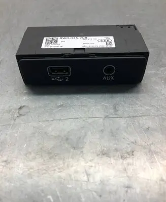 Audi A5 AUX in-socket connector 8W0035708 00726004618