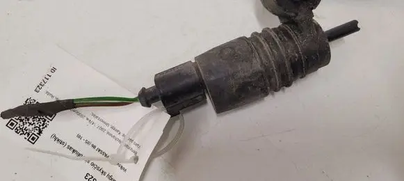 Volkswagen PASSAT B6 Windscreen/windshield washer pump