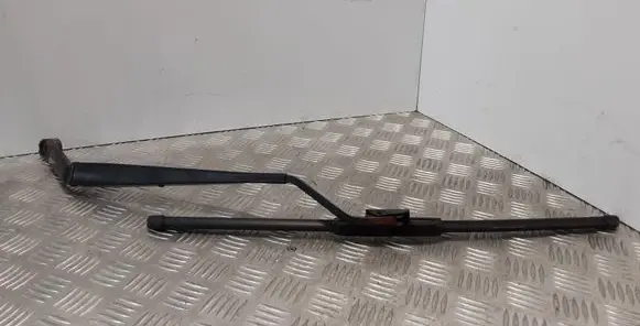 Nissan X-Trail T31 Front wiper blade arm