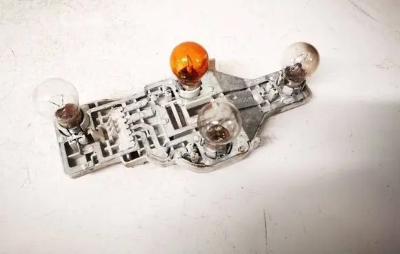 Skoda Octavia Mk2 (1Z) Tail light bulb cover holder 1Z9945257