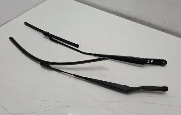 Skoda Fabia Mk3 (NJ) Front wiper blade arm 6V1955409A 6V1955410A