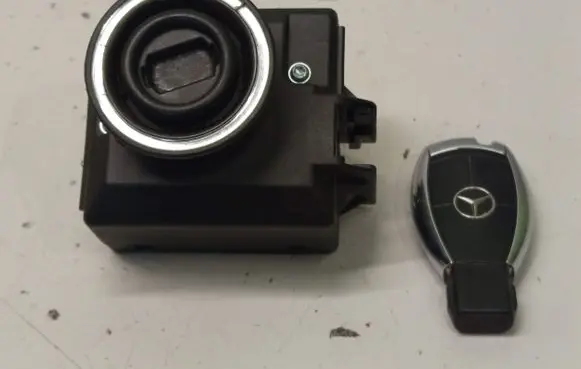 Mercedes-Benz C W204 Ignition lock A2045450908