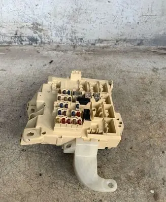 Lexus ES 250 - 300 - 330 Fuse module 2323000111