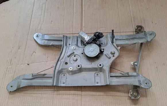 Mitsubishi Grandis Front door window regulator with motor