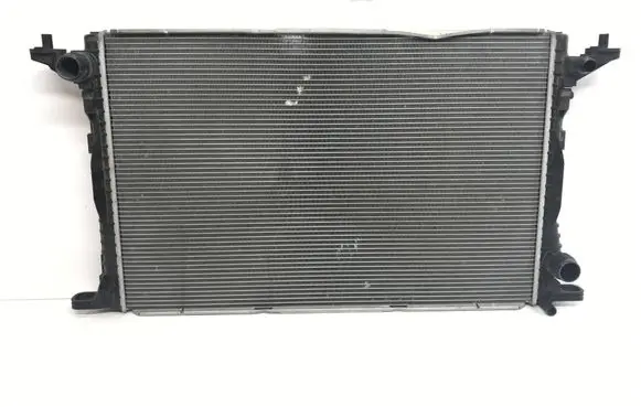 Audi Q7 4M Coolant radiator 8W0121251AB
