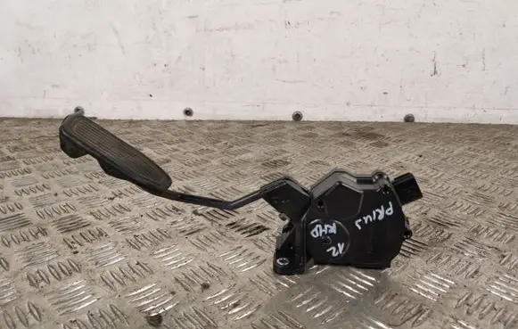 Toyota Prius (XW30) Accelerator throttle pedal 1988008781 7811012060