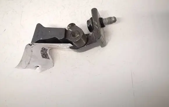 Audi A4 S4 B8 8K Rear door lower hinge 8K0831402B
