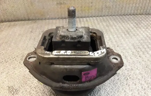 Land Rover Discovery 3 - LR3 Engine mount bracket KKB500440