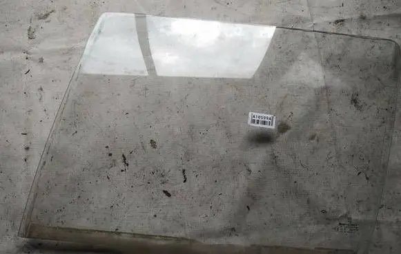 Rear door window glass