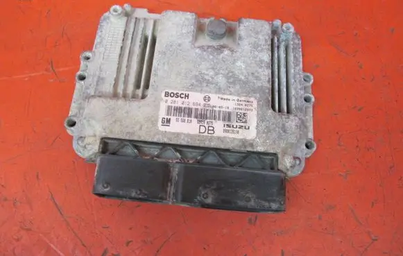 Opel Astra H Engine control unit/module 55560810 0281012694