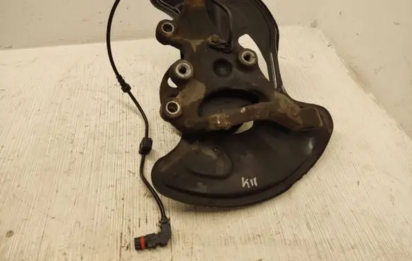 Mercedes-Benz C W204 Front wheel hub spindle knuckle A2044202544