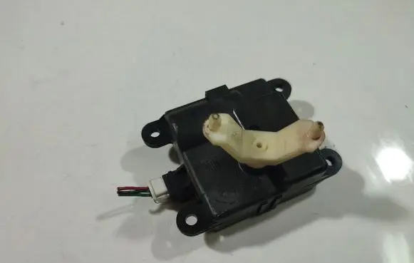 Nissan Primera Air flap motor/actuator 3C27030840