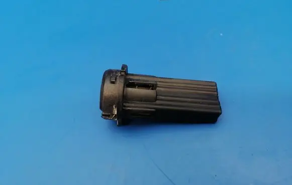 BMW 7 E38 Tail light bulb cover holder 138736532