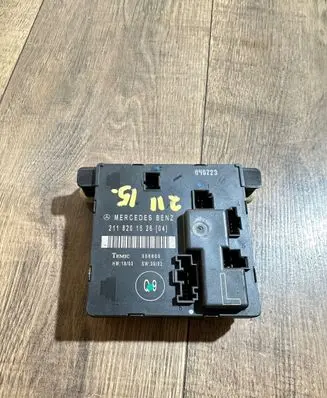 Mercedes-Benz E W211 Door control unit/module 2118201526 356805