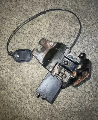 BMW 5 E39 Tailgate/trunk/boot lock/catch/latch 8168892