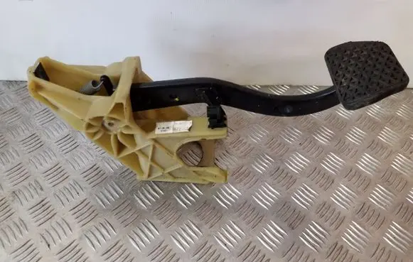 BMW 7 E65 E66 Brake pedal 6752517