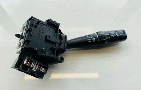 Toyota Avensis Verso Wiper control stalk 8465228640 84652-28640