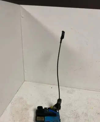 Volvo S80 Front door lock 9485205
