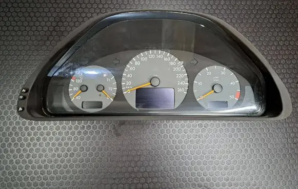 Mercedes-Benz E W210 Speedometer (instrument cluster) A2105407311 110080063