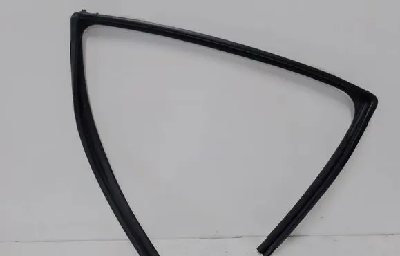 Nissan Micra K14 Rubber seal rear door window/glass 823305FA0A