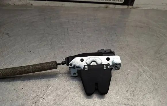 Mercedes-Benz E C207 W207 Tailgate/trunk/boot lock/catch/latch A2047500185