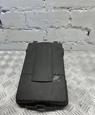 Volkswagen PASSAT B7 Battery box tray cover/lid 3c0915443