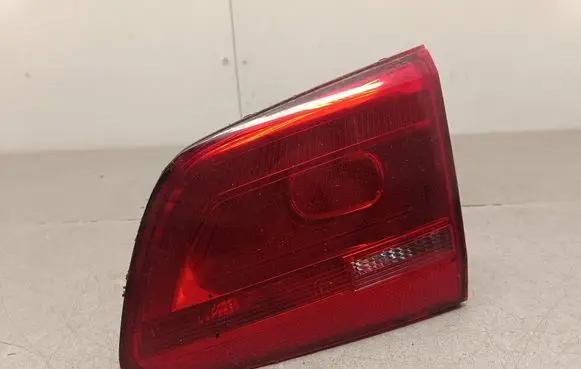 Volkswagen Touran II Tailgate rear/tail lights