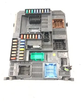 Peugeot 208 Fuse box set 9807532080 20140103 E1095294