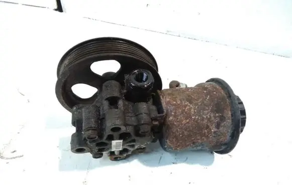 Toyota Avensis T250 Power steering pump