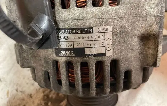 KIA Sorento Generator/alternator 373004A300 021319212