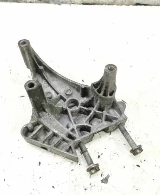 Volkswagen Touran I Engine mounting bracket 03G199207G 760KTS131