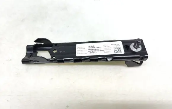Tesla Model 3 Seat belt adjustment rail 640754100B 106813001B