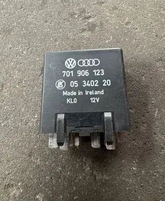 Volkswagen Transporter - Caravelle T4 Glow plug pre-heat relay 701906123