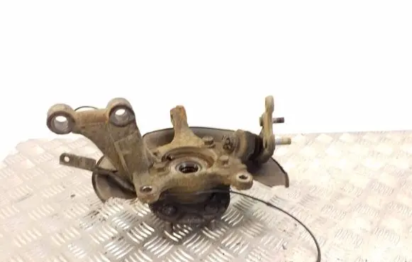 Toyota RAV 4 (XA40) Front wheel hub spindle knuckle
