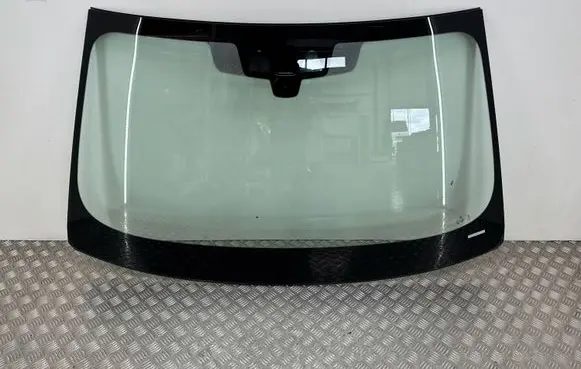 BMW 5 G30 G31 G38 Front windscreen/windshield window E000260