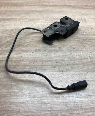 Volkswagen PASSAT B6 Tie down hook / loop 3C18235090 1J0973302