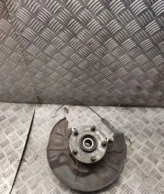 Toyota Corolla Verso AR10 Front wheel hub