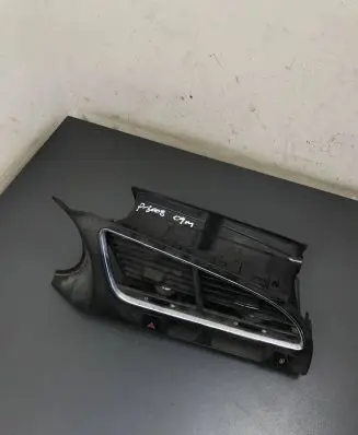 Peugeot 3008 I Dash center air vent grill 9685023677 63191035 W4101D1B1A