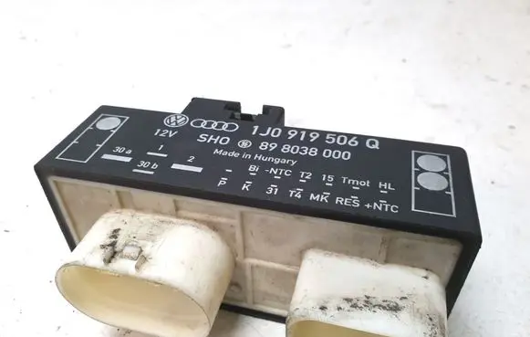 Volkswagen Golf IV Coolant fan relay 1J0919506Q