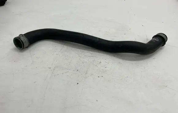 Mercedes-Benz CLS C219 Engine coolant pipe/hose