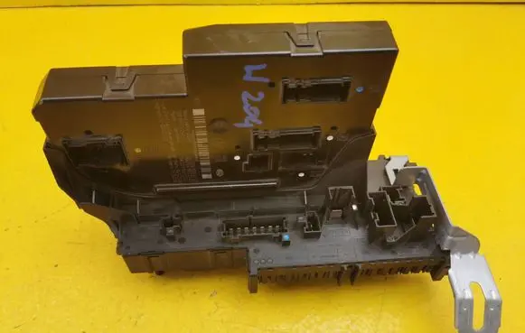 Mercedes-Benz C W204 Fuse box set 2049004703 5DK01102201 2049012302