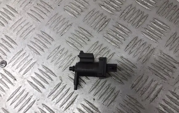 Mercedes-Benz Vito Viano W638 Vacuum valve A2038000478