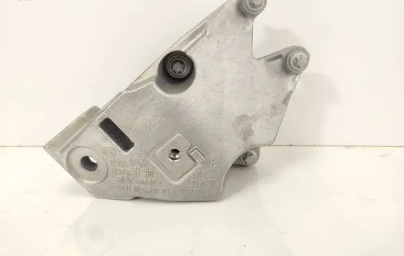 Engine mounting bracket