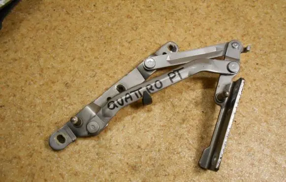 Maserati Quattroporte Tailgate/trunk/boot hinge