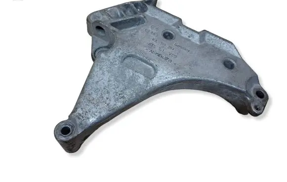 Volkswagen PASSAT B6 Engine mounting bracket 03L199207