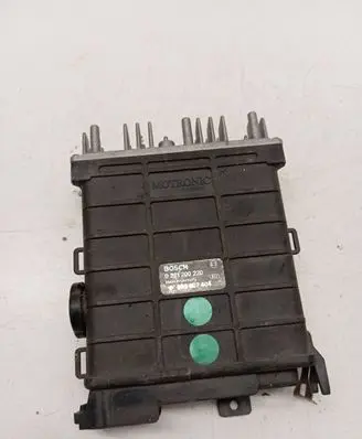 Volkswagen PASSAT B3 Engine control unit/module 893907404 0261200220