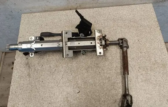 Steering wheel axle set